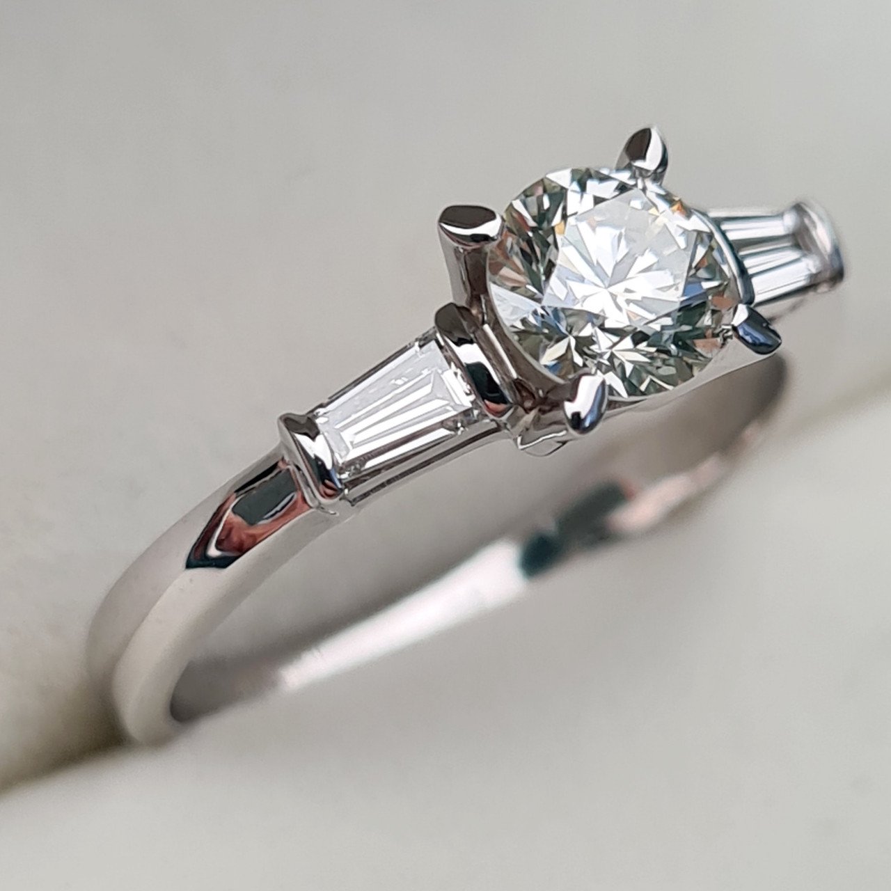 Кольцо Deimantas 90226151 16,5р 2,44гр 0,86ct. купить,NaN
