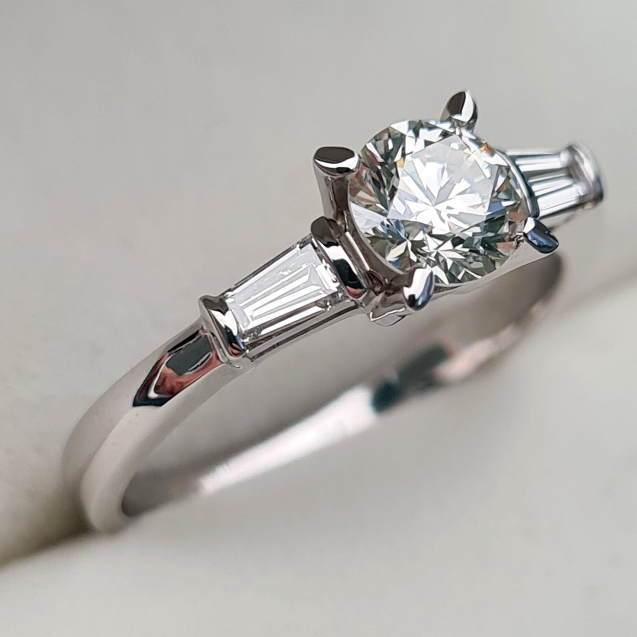 Кольцо Deimantas 90226151 16,5р 2,44гр 0,86ct. купить,NaN