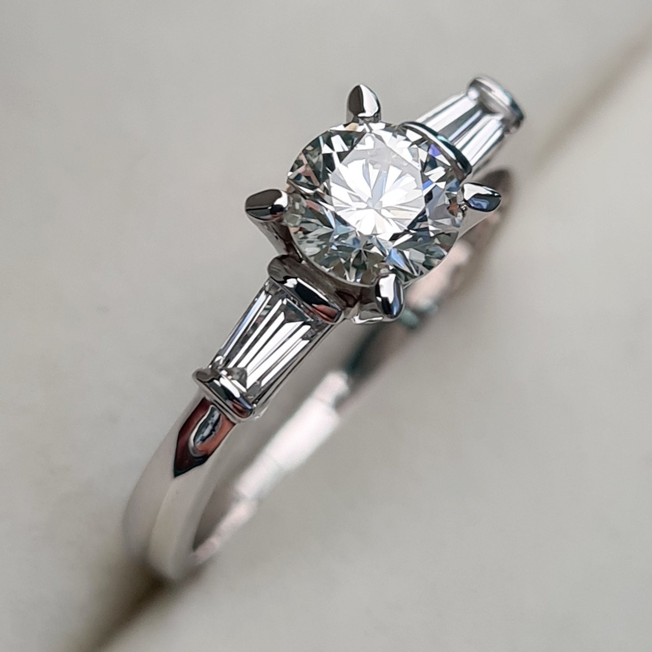 Кольцо Deimantas 90226151 16,5р 2,44гр 0,86ct. купить,NaN