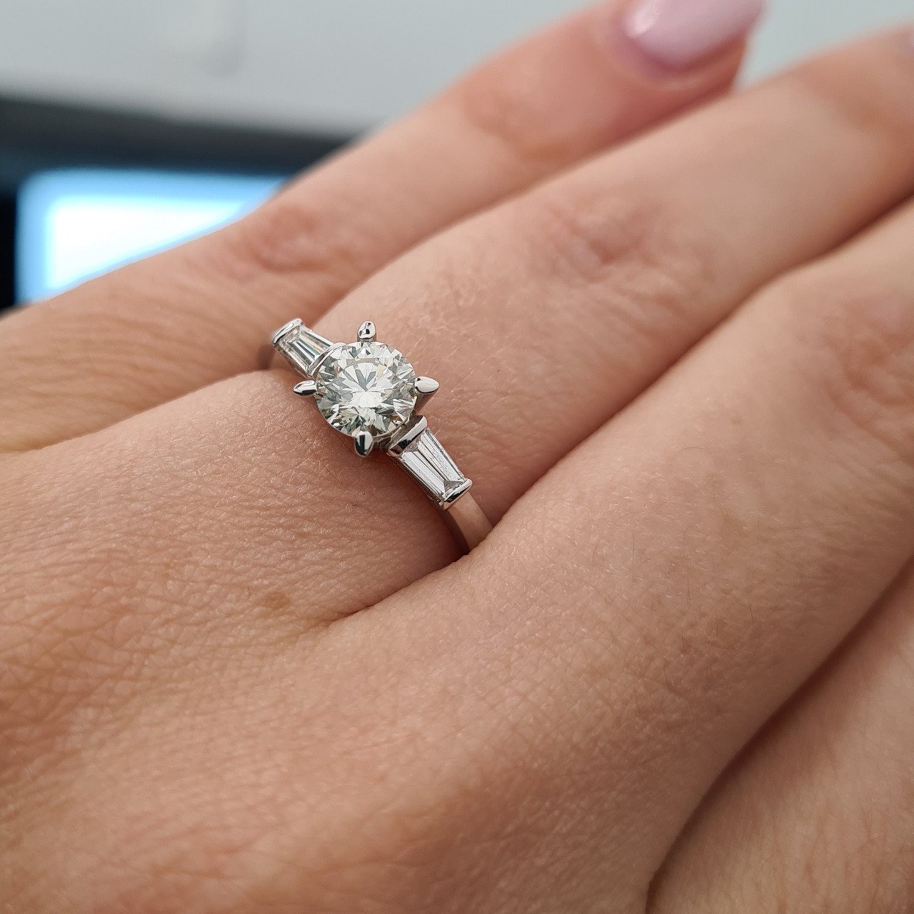 Кольцо Deimantas 90226151 16,5р 2,44гр 0,86ct. купить,NaN