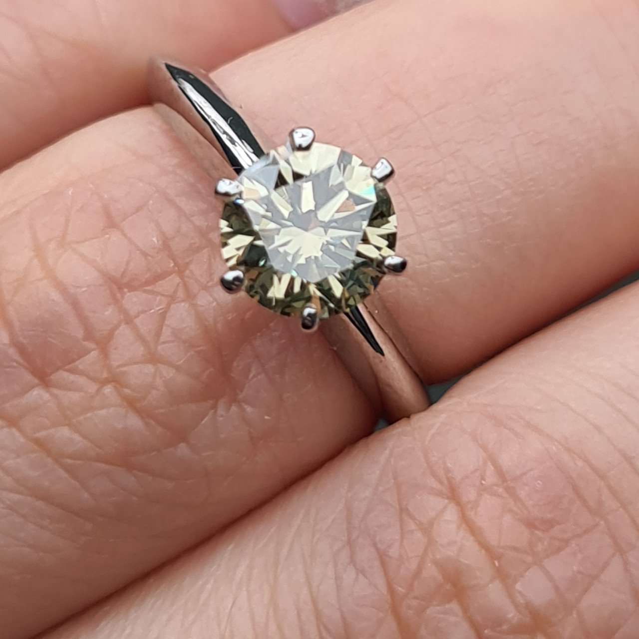 Кольцо Deimantas 95131256 16р 2,85гр 1,10ct. купить,NaN