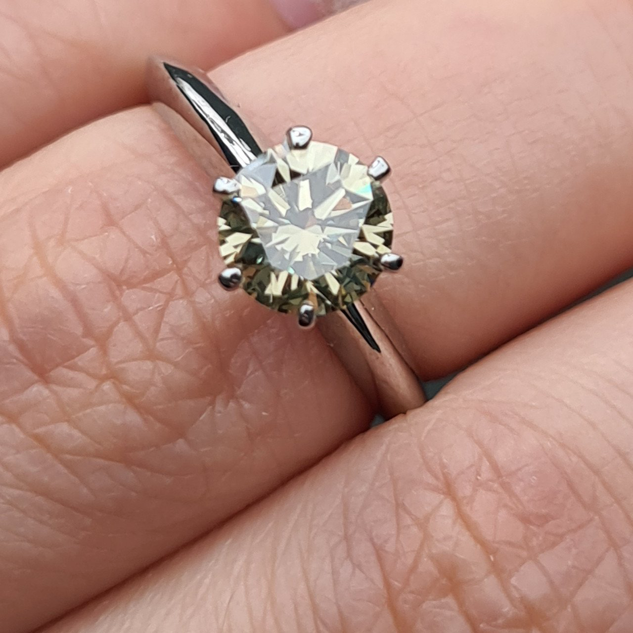 Кольцо Deimantas 95131256 16р 2,85гр 1,10ct. купить,NaN