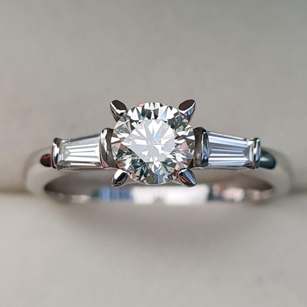 Кольцо Deimantas 90226151 16,5р 2,44гр 0,86ct. купить,NaN
