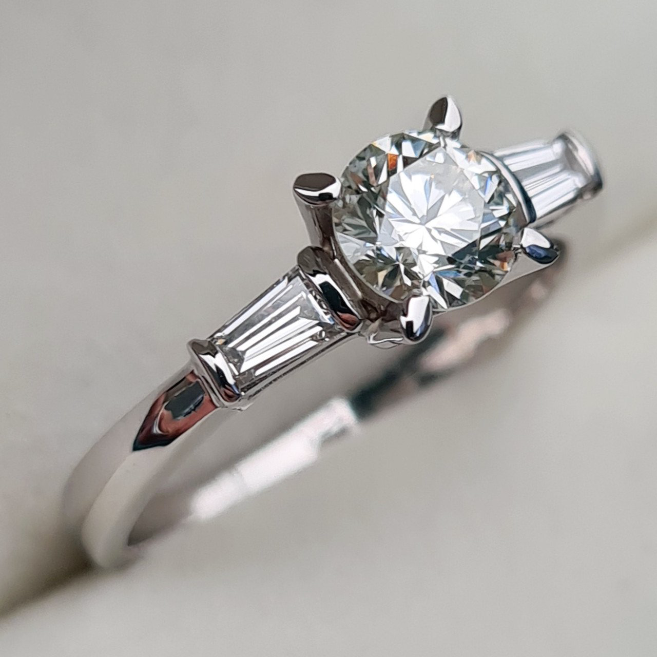 Кольцо Deimantas 90226151 16,5р 2,44гр 0,86ct. купить,NaN