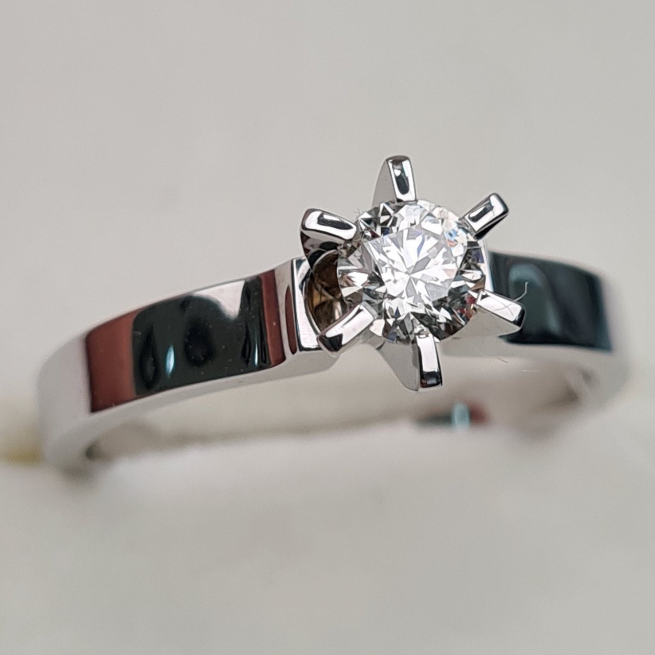 Кольцо Deimantas 90790724 16,5р 3,32гр 0,31ct. купить,NaN