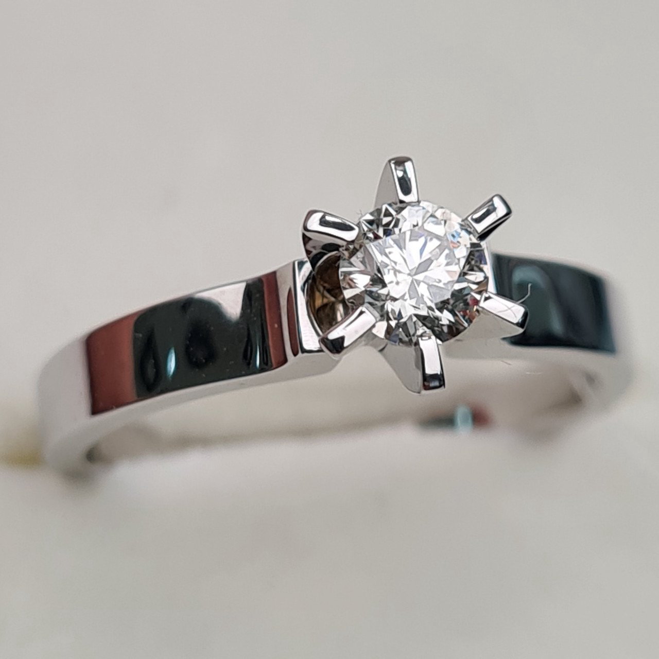 Кольцо Deimantas 90790724 16,5р 3,32гр 0,31ct. купить,NaN