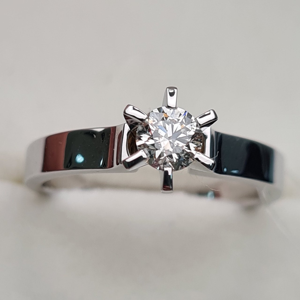 Кольцо Deimantas 90790724 16,5р 3,32гр 0,31ct. купить,NaN