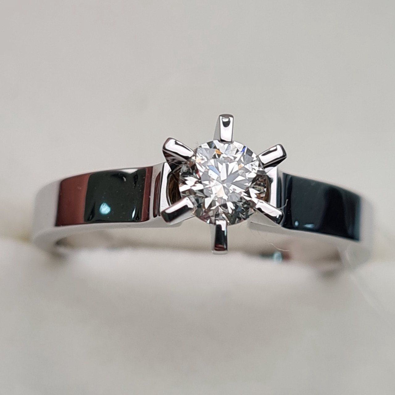 Кольцо Deimantas 90790724 16,5р 3,32гр 0,31ct. купить,NaN