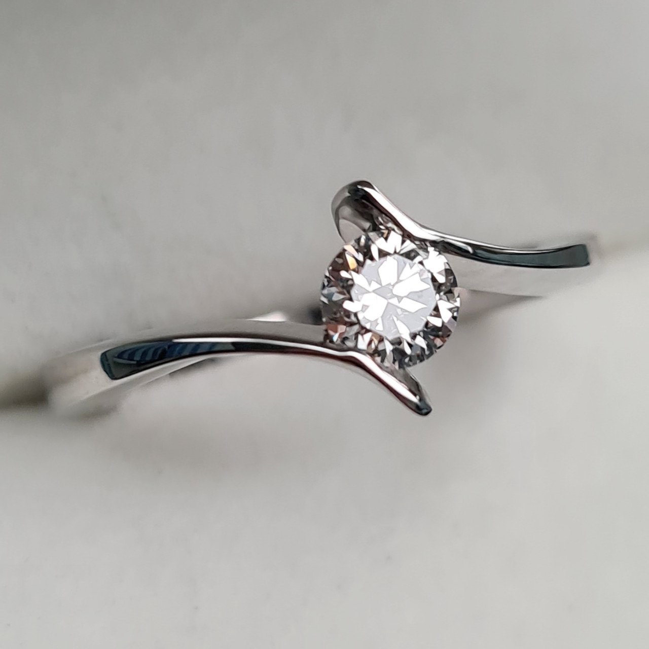 Кольцо Deimantas 95131280 16,5р 2,61гр 0,34ct. купить,NaN
