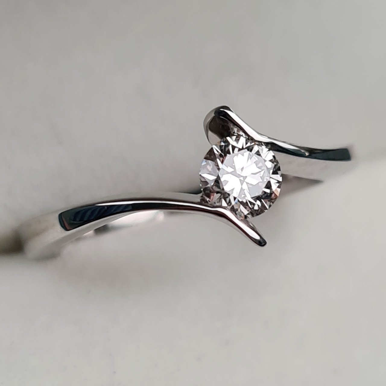 Кольцо Deimantas 95131280 16,5р 2,61гр 0,34ct. купить,NaN