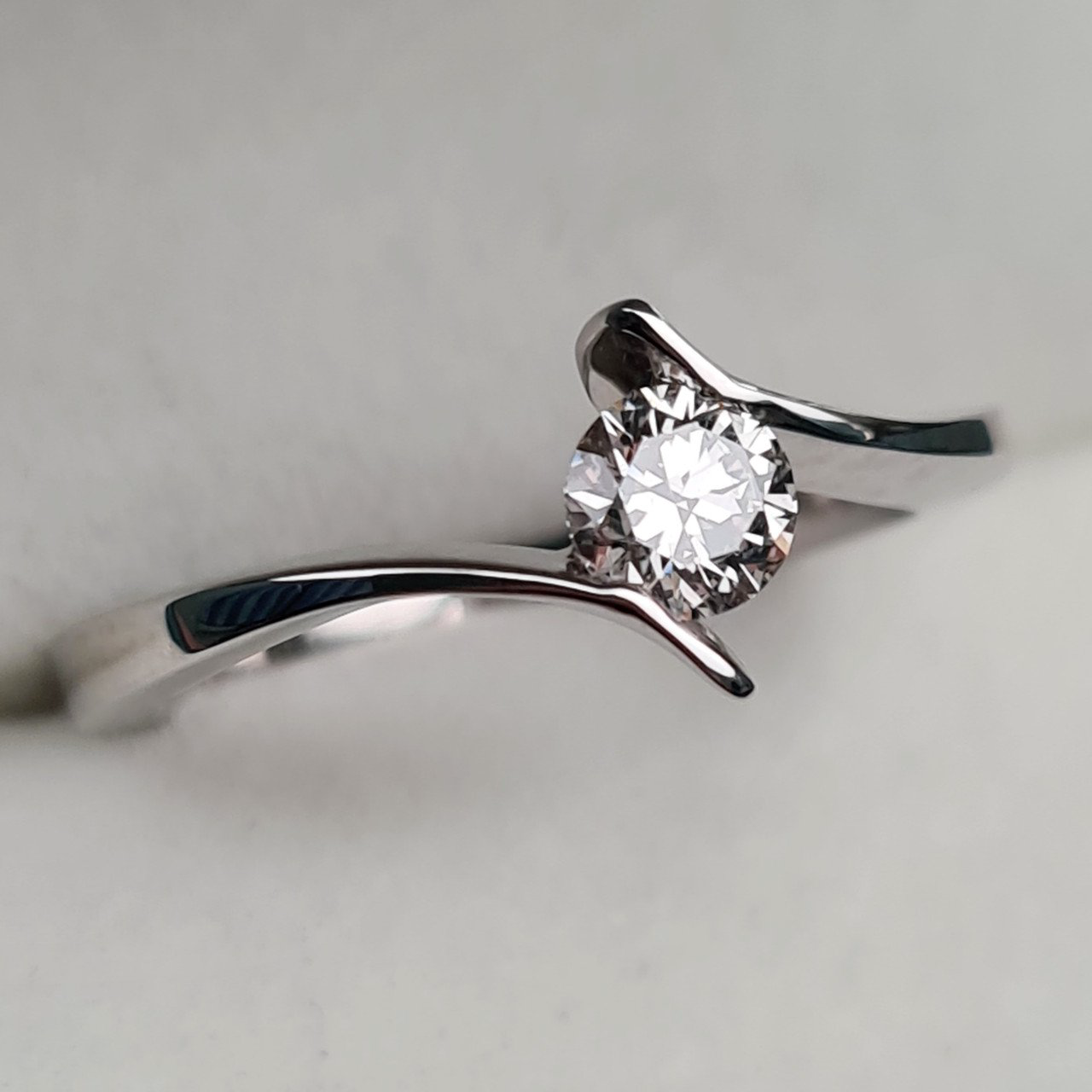 Кольцо Deimantas 95131280 16,5р 2,61гр 0,34ct. купить,NaN