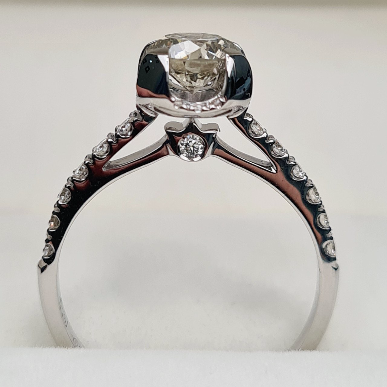 Кольцо Deimantas 95131226 18,5р 3,35гр 1,45ct. купить,NaN