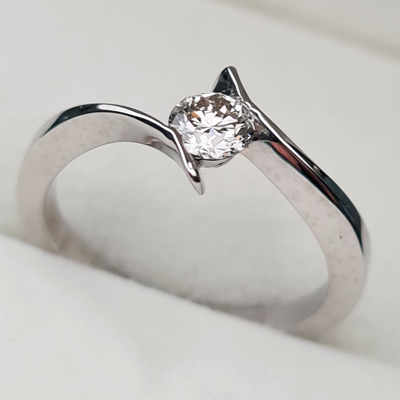 Кольцо Deimantas 95131280 16,5р 2,61гр 0,34ct. купить,NaN