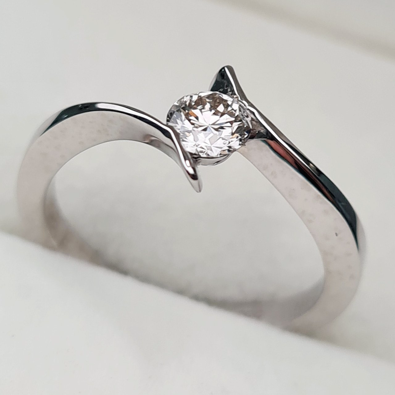 Кольцо Deimantas 95131280 16,5р 2,61гр 0,34ct. купить,NaN