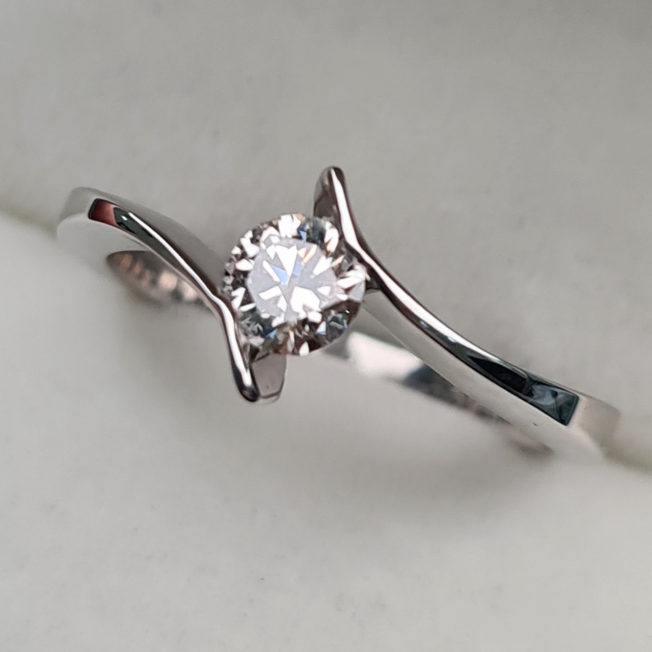 Кольцо Deimantas 95131280 16,5р 2,61гр 0,34ct. купить,NaN
