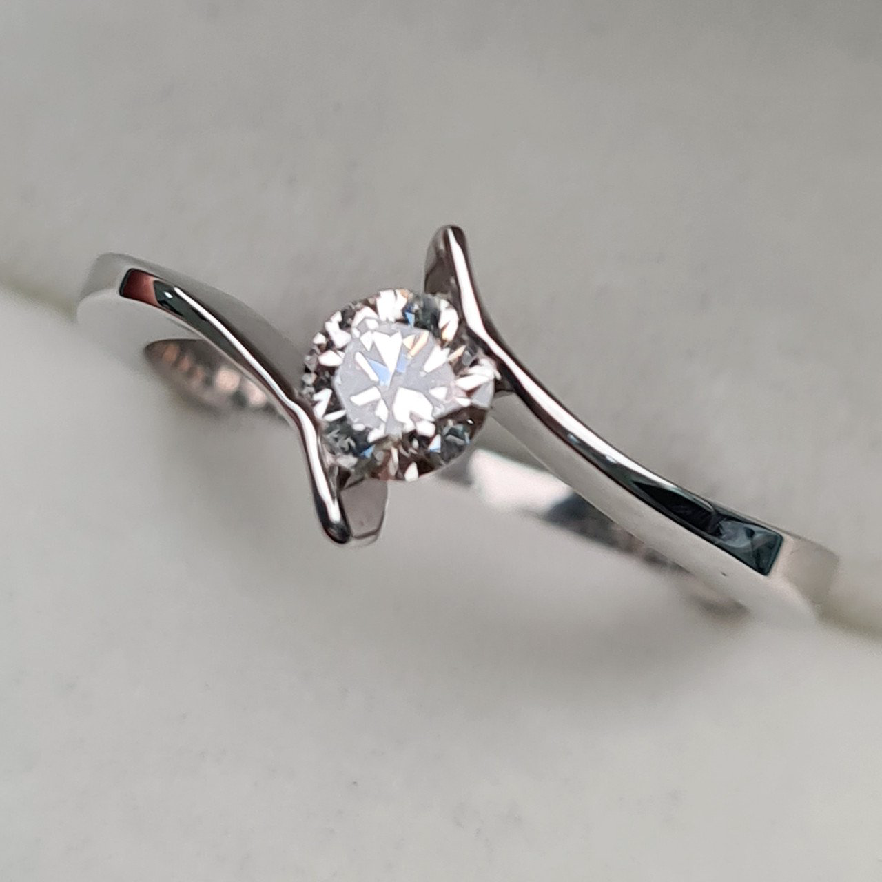 Кольцо Deimantas 95131280 16,5р 2,61гр 0,34ct. купить,NaN