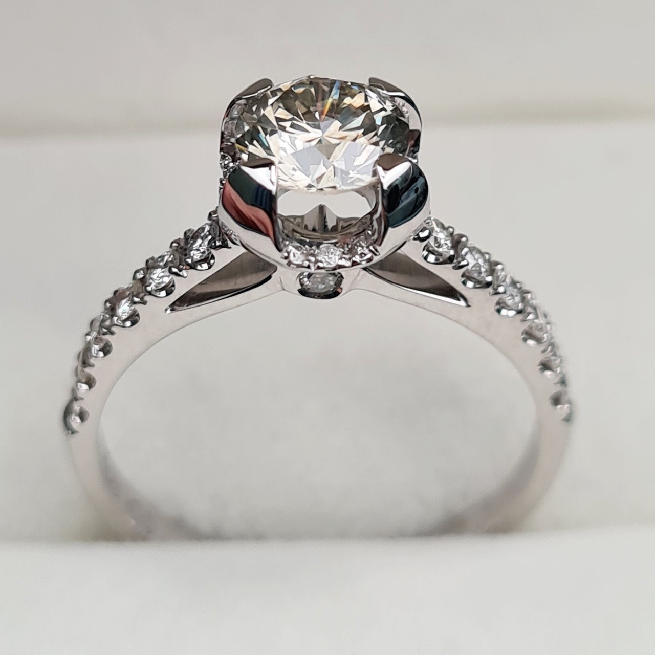 Кольцо Deimantas 95131226 18,5р 3,35гр 1,45ct. купить,NaN