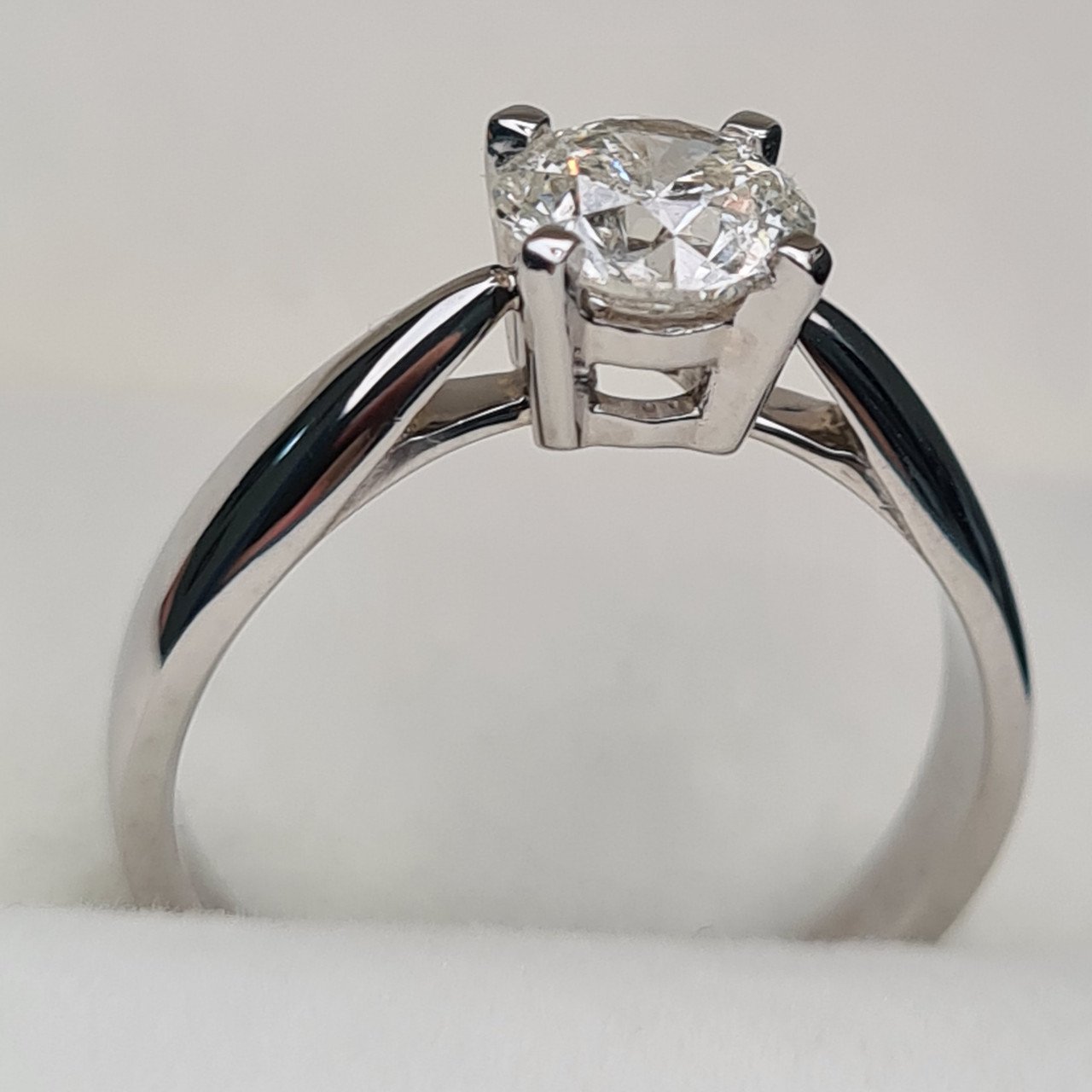 Кольцо Deimantas 95131260 16,5р 3,23гр 1,00ct. купить,NaN