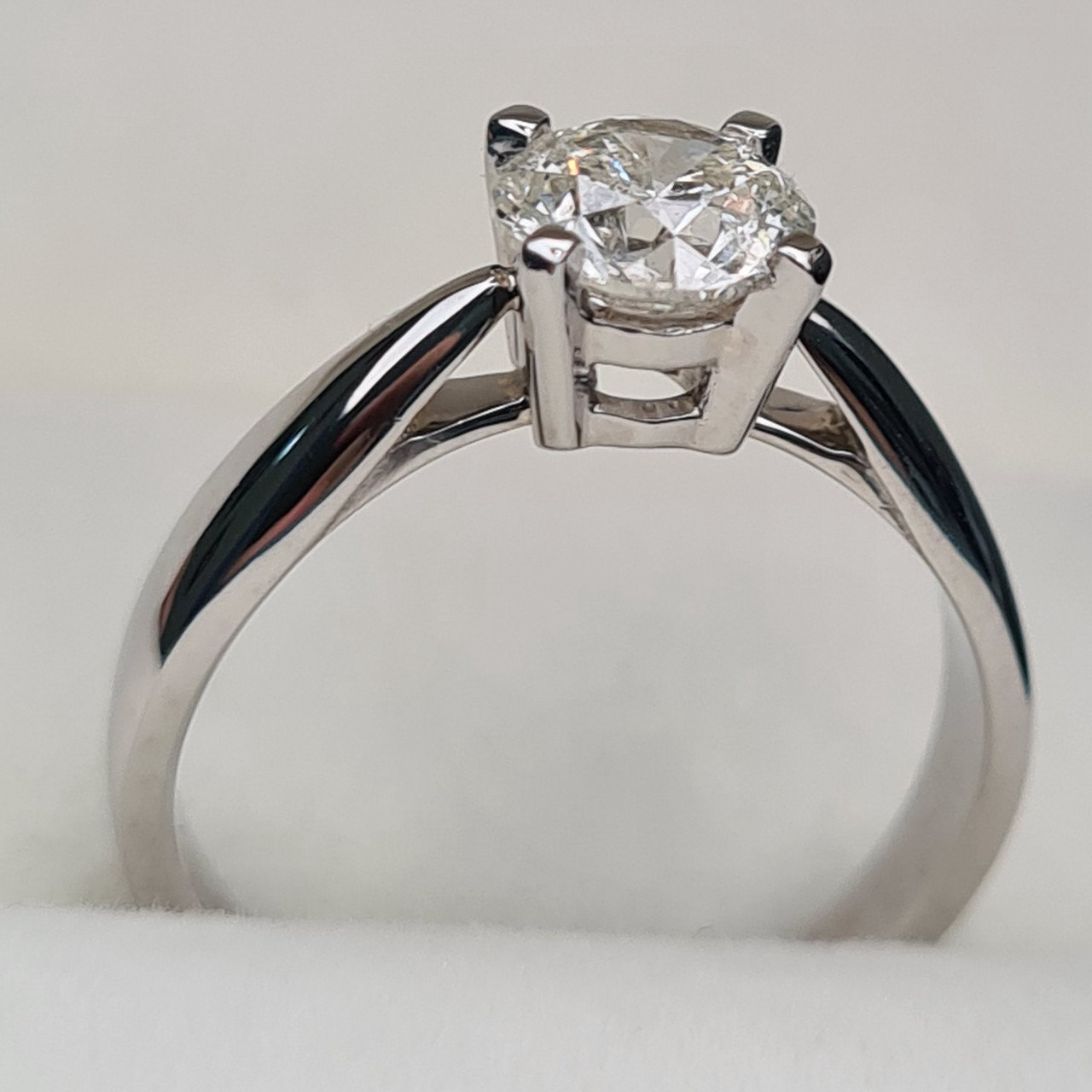 Кольцо Deimantas 95131260 16,5р 3,23гр 1,00ct. купить,NaN