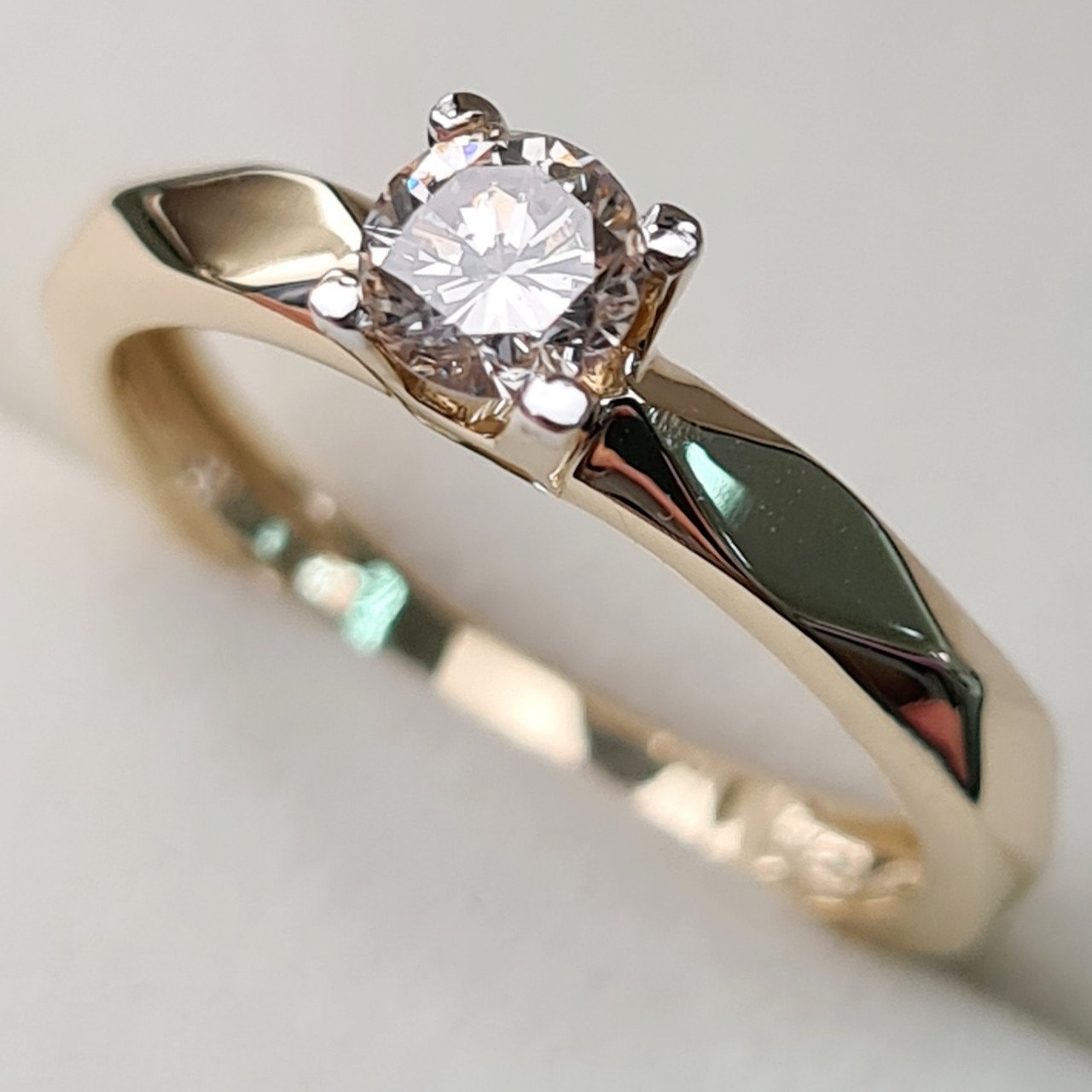 Кольцо Deimantas 97085261 17,5р 2,49гр 0,23ct. купить,NaN