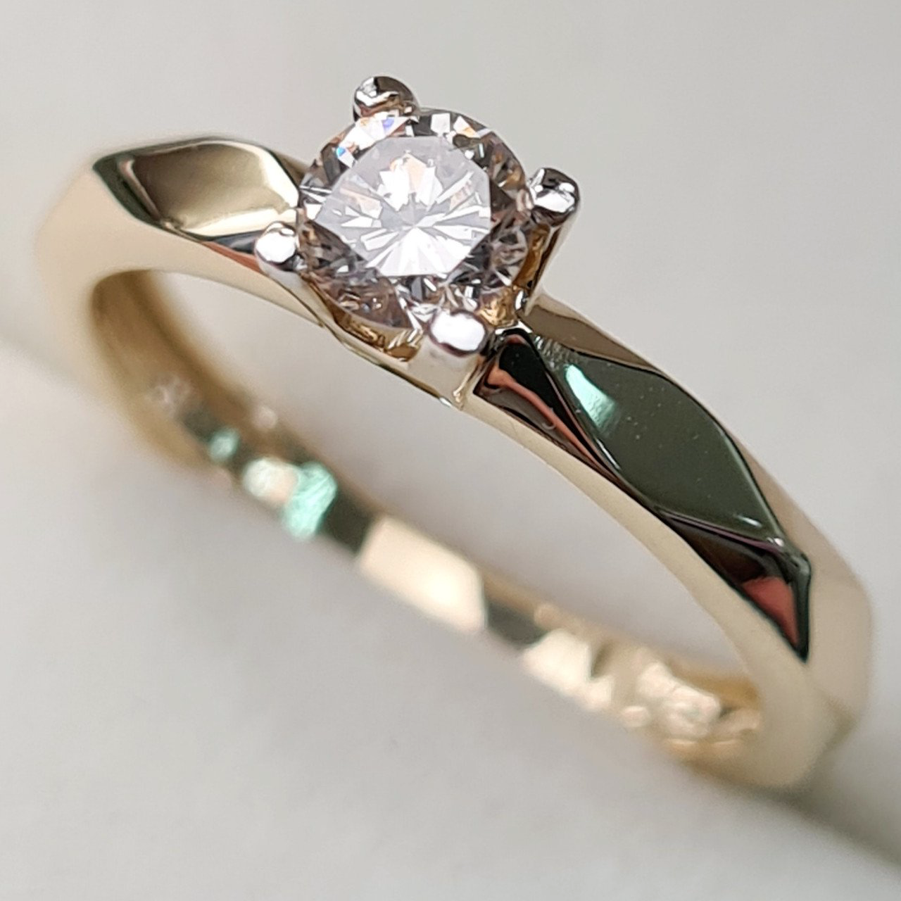 Кольцо Deimantas 97085261 17,5р 2,49гр 0,23ct. купить,NaN
