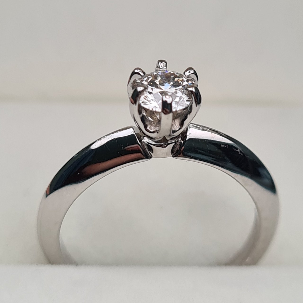 Кольцо Deimantas 95131304 16,5р 2,83гр 0,45ct. купить,NaN