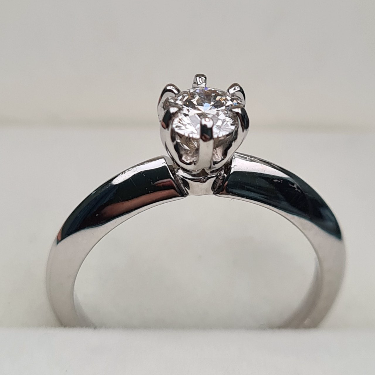 Кольцо Deimantas 95131304 16,5р 2,83гр 0,45ct. купить,NaN