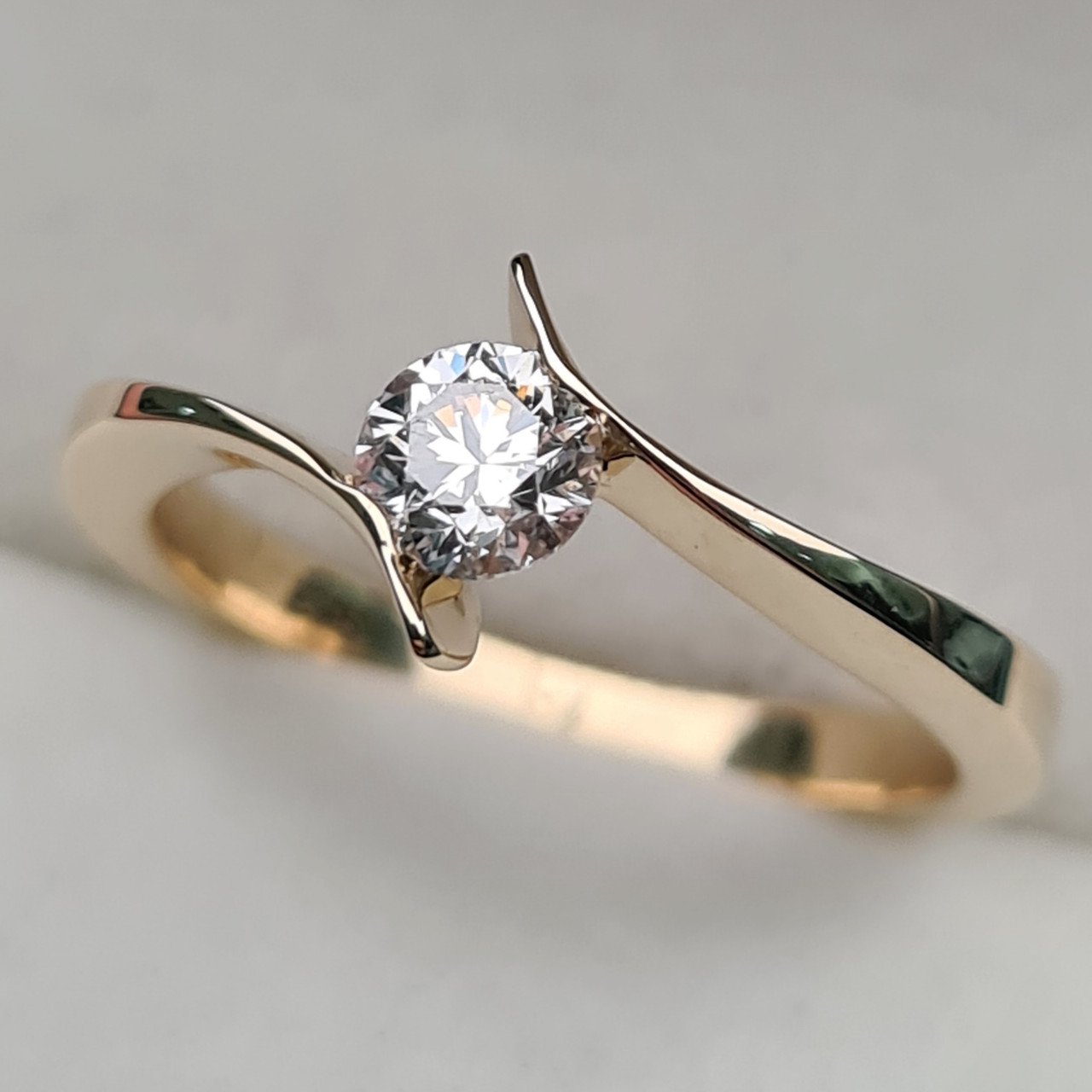 Кольцо Deimantas 95131321 16,5р 2,54гр 0,36ct. купить,NaN