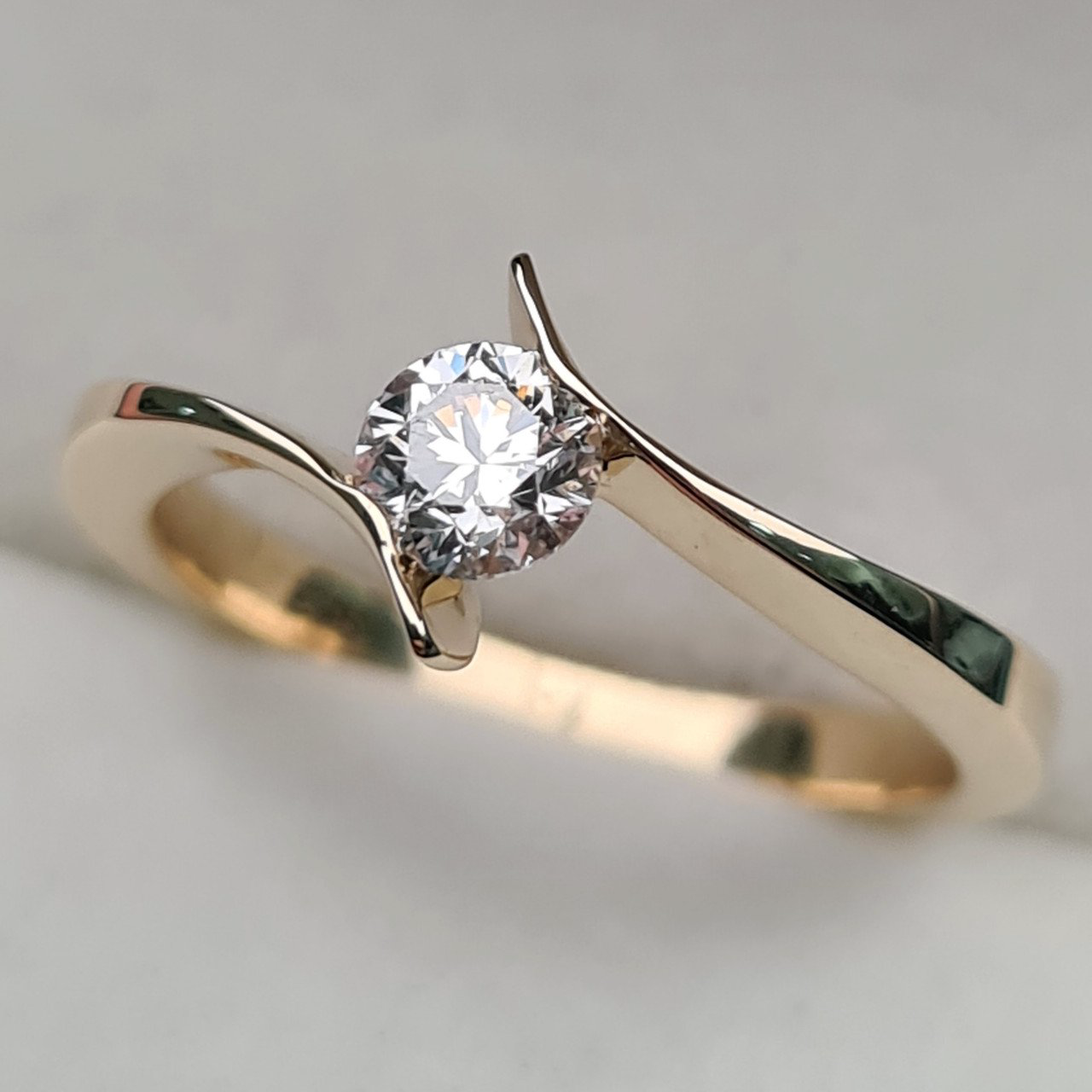 Кольцо Deimantas 95131321 16,5р 2,54гр 0,36ct. купить,NaN
