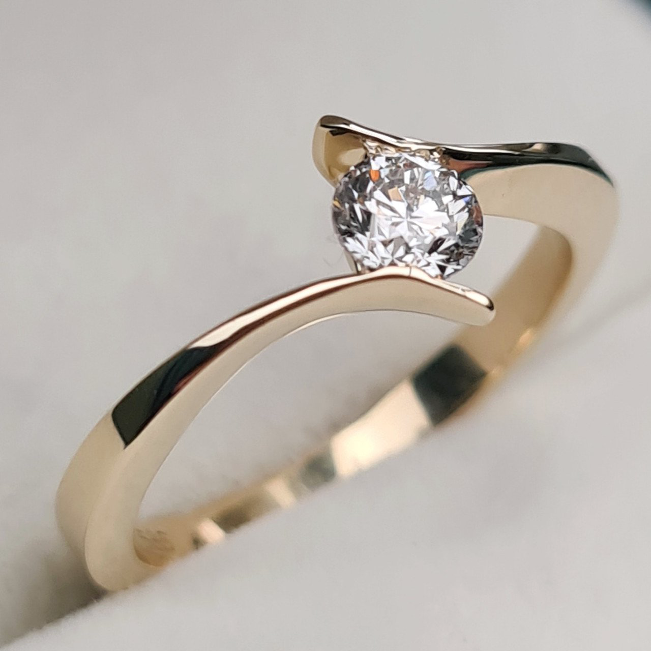 Кольцо Deimantas 95131321 16,5р 2,54гр 0,36ct. купить,NaN