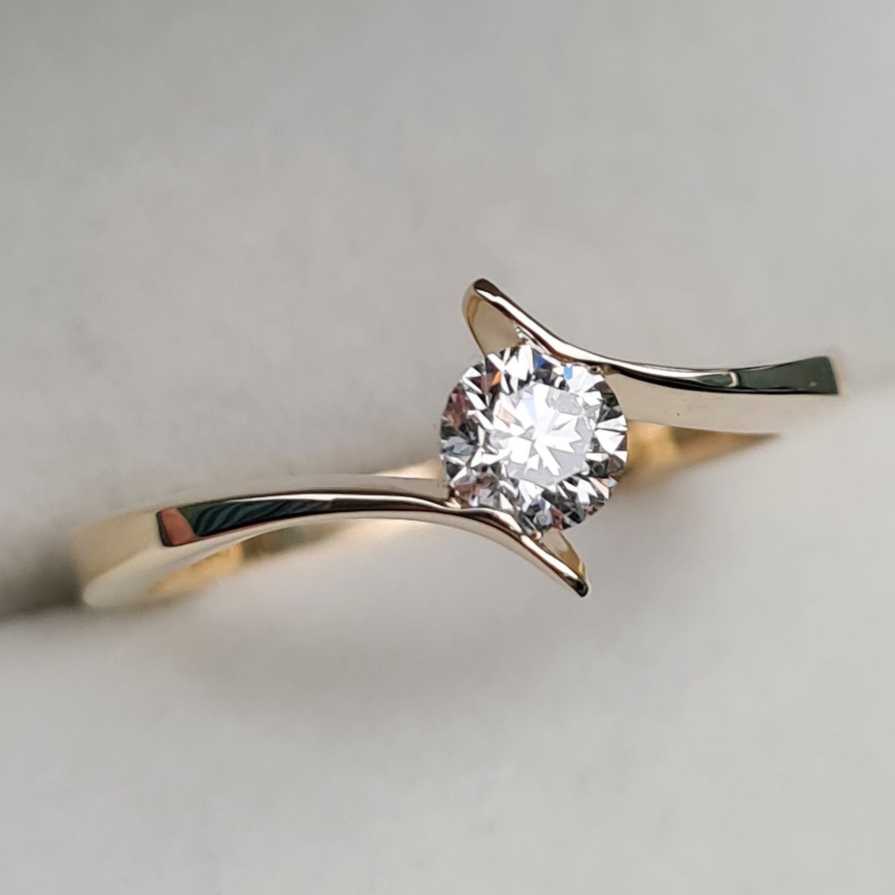 Кольцо Deimantas 95131321 16,5р 2,54гр 0,36ct. купить,NaN