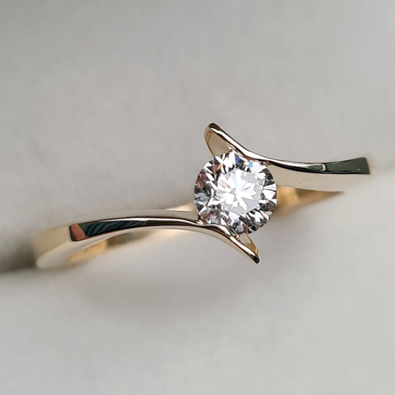 Кольцо Deimantas 95131321 16,5р 2,54гр 0,36ct. купить,NaN