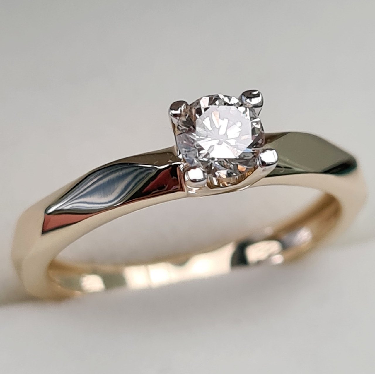 Кольцо Deimantas 97085261 17,5р 2,49гр 0,23ct. купить,NaN