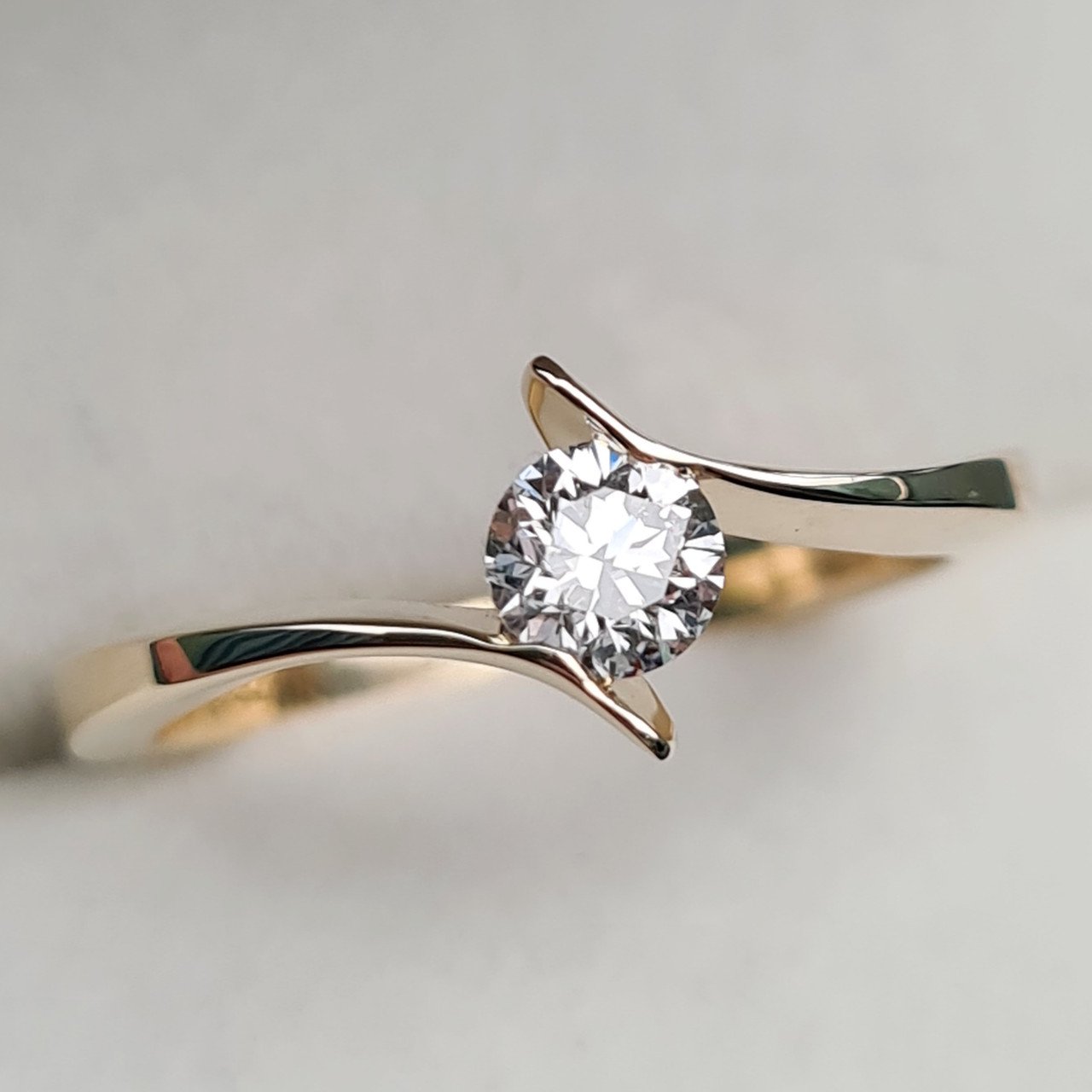 Кольцо Deimantas 95131321 16,5р 2,54гр 0,36ct. купить,NaN