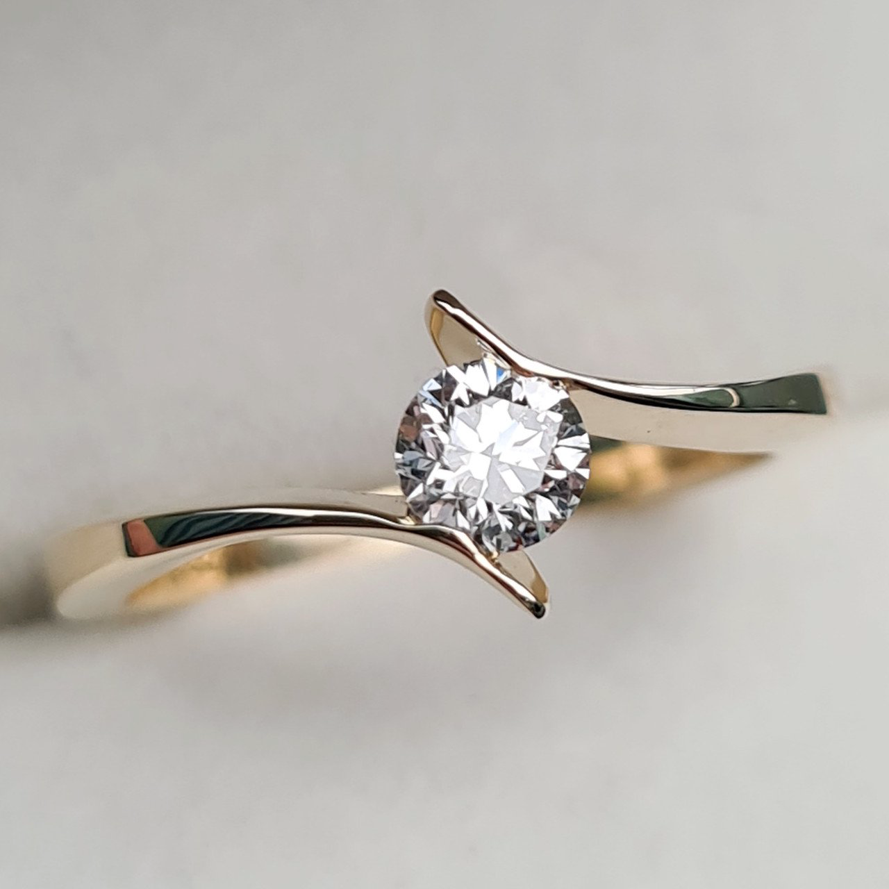 Кольцо Deimantas 95131321 16,5р 2,54гр 0,36ct. купить,NaN