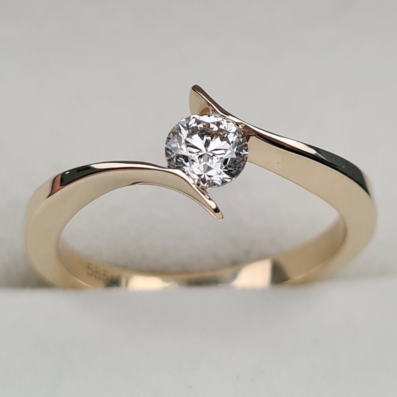 Кольцо Deimantas 95131321 16,5р 2,54гр 0,36ct. купить,NaN