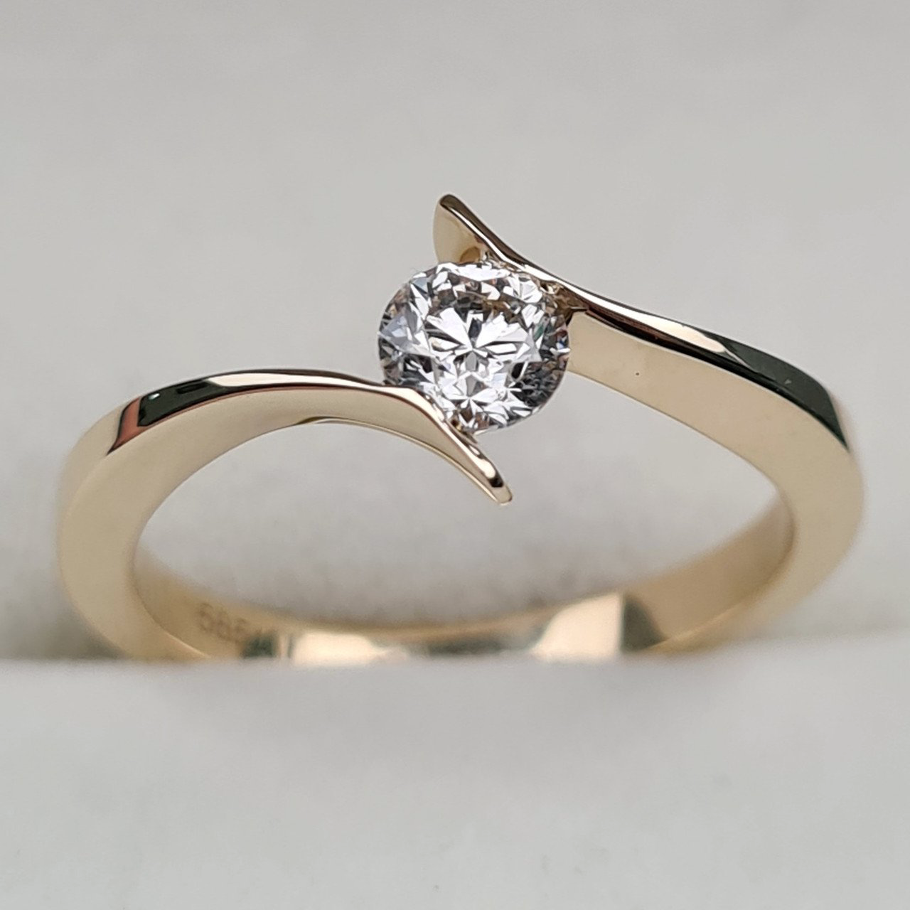 Кольцо Deimantas 95131321 16,5р 2,54гр 0,36ct. купить,NaN