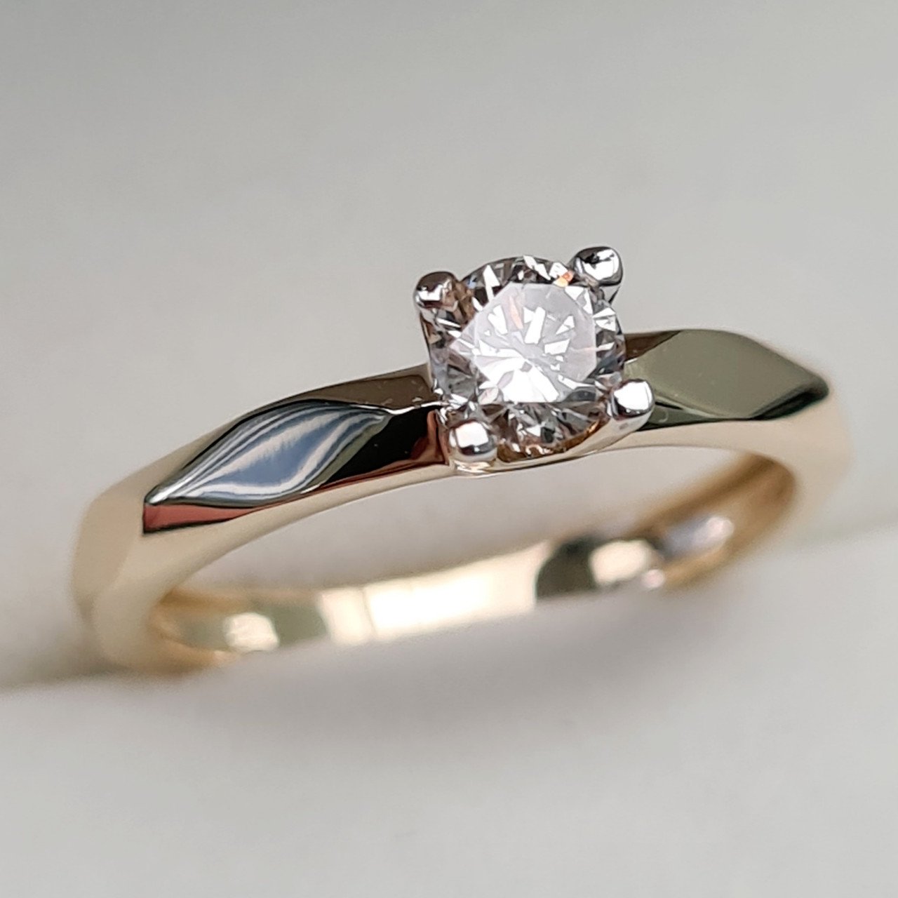 Кольцо Deimantas 97085261 17,5р 2,49гр 0,23ct. купить,NaN