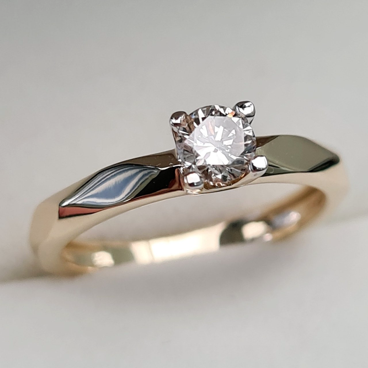 Кольцо Deimantas 97085261 17,5р 2,49гр 0,23ct. купить,NaN