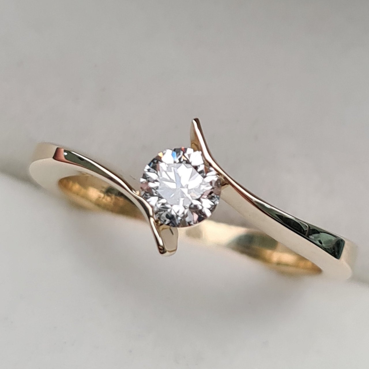 Кольцо Deimantas 95131321 16,5р 2,54гр 0,36ct. купить,NaN
