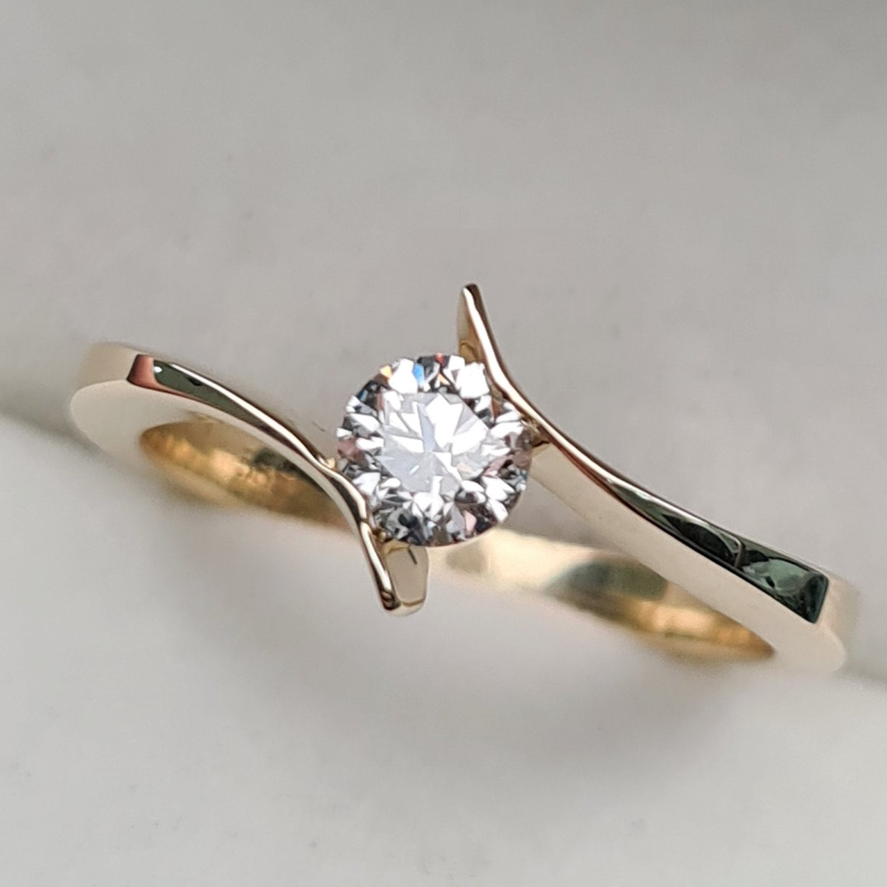 Кольцо Deimantas 95131321 16,5р 2,54гр 0,36ct. купить,NaN