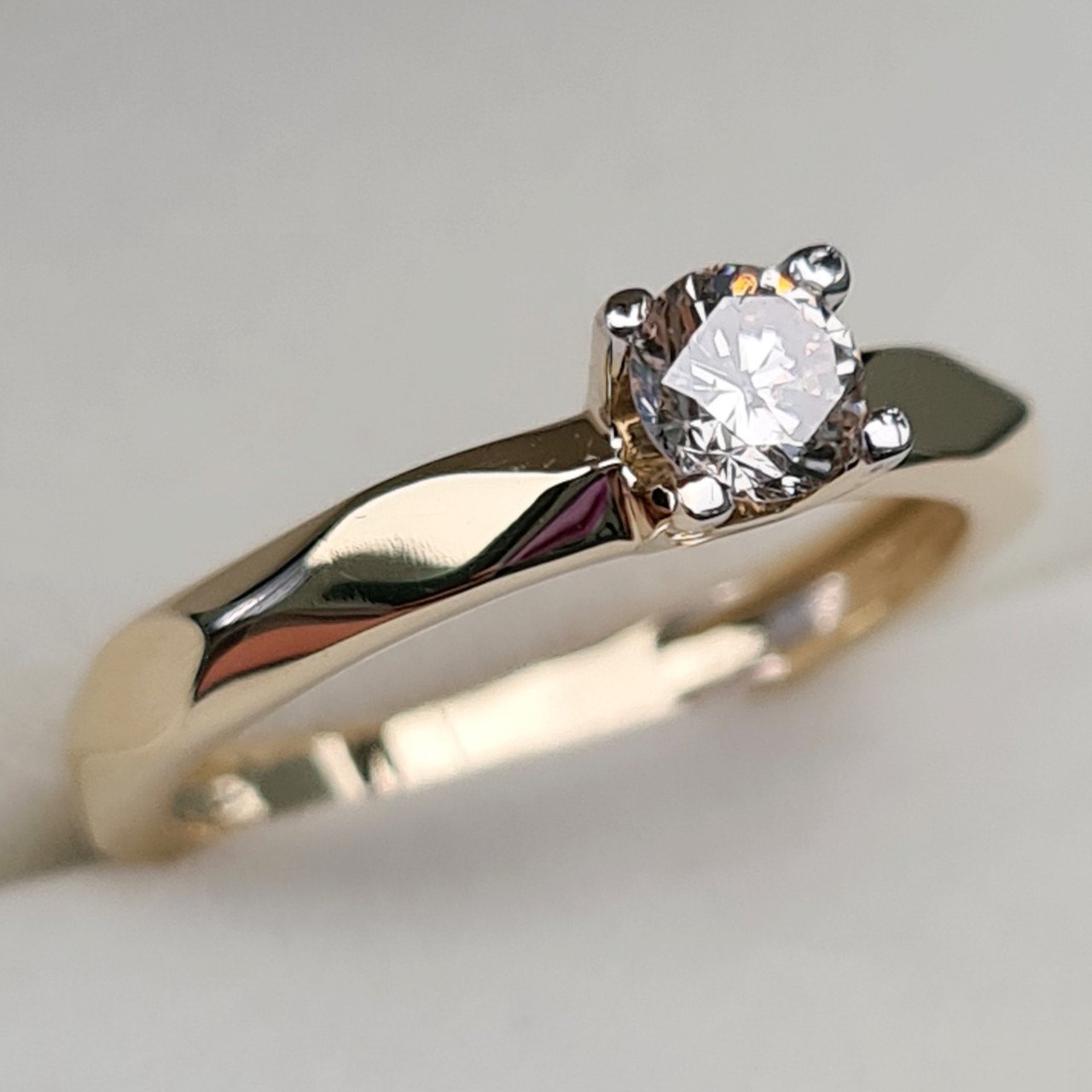 Кольцо Deimantas 97085261 17,5р 2,49гр 0,23ct. купить,NaN