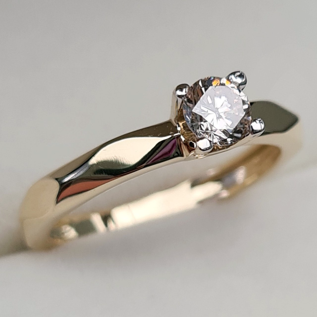 Кольцо Deimantas 97085261 17,5р 2,49гр 0,23ct. купить,NaN