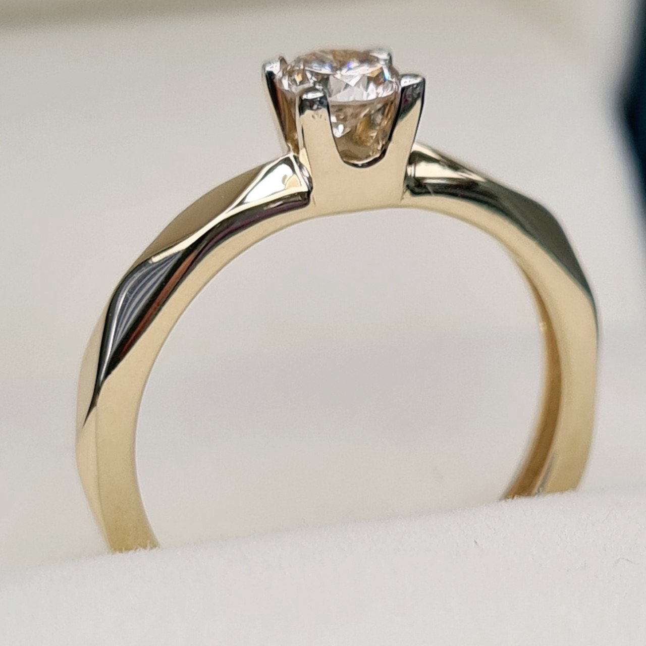 Кольцо Deimantas 97085261 17,5р 2,49гр 0,23ct. купить,NaN