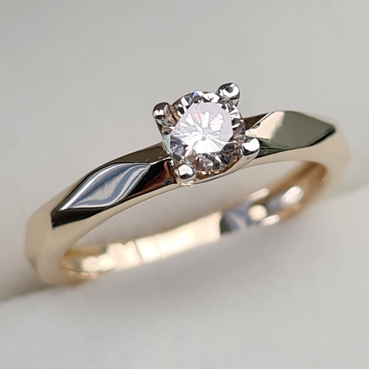 Кольцо Deimantas 97085261 17,5р 2,49гр 0,23ct. купить,NaN