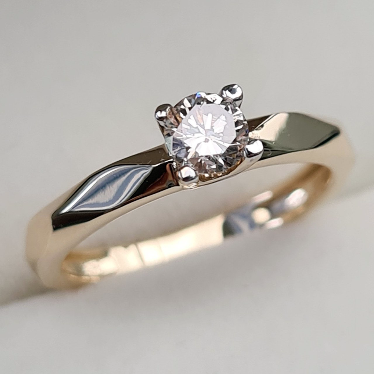 Кольцо Deimantas 97085261 17,5р 2,49гр 0,23ct. купить,NaN