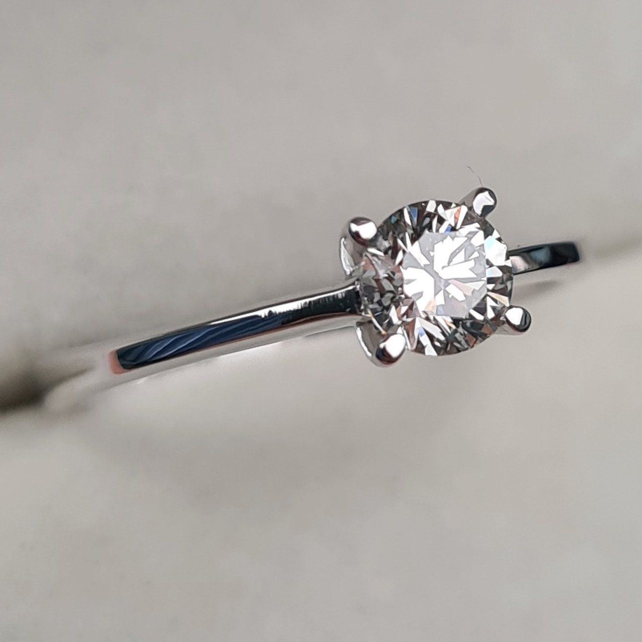 Кольцо Deimantas 97341007 16,5р 1,85гр 0,42ct. купить,NaN