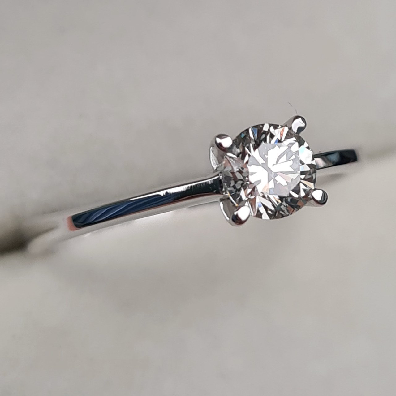 Кольцо Deimantas 97341007 16,5р 1,85гр 0,42ct. купить,NaN