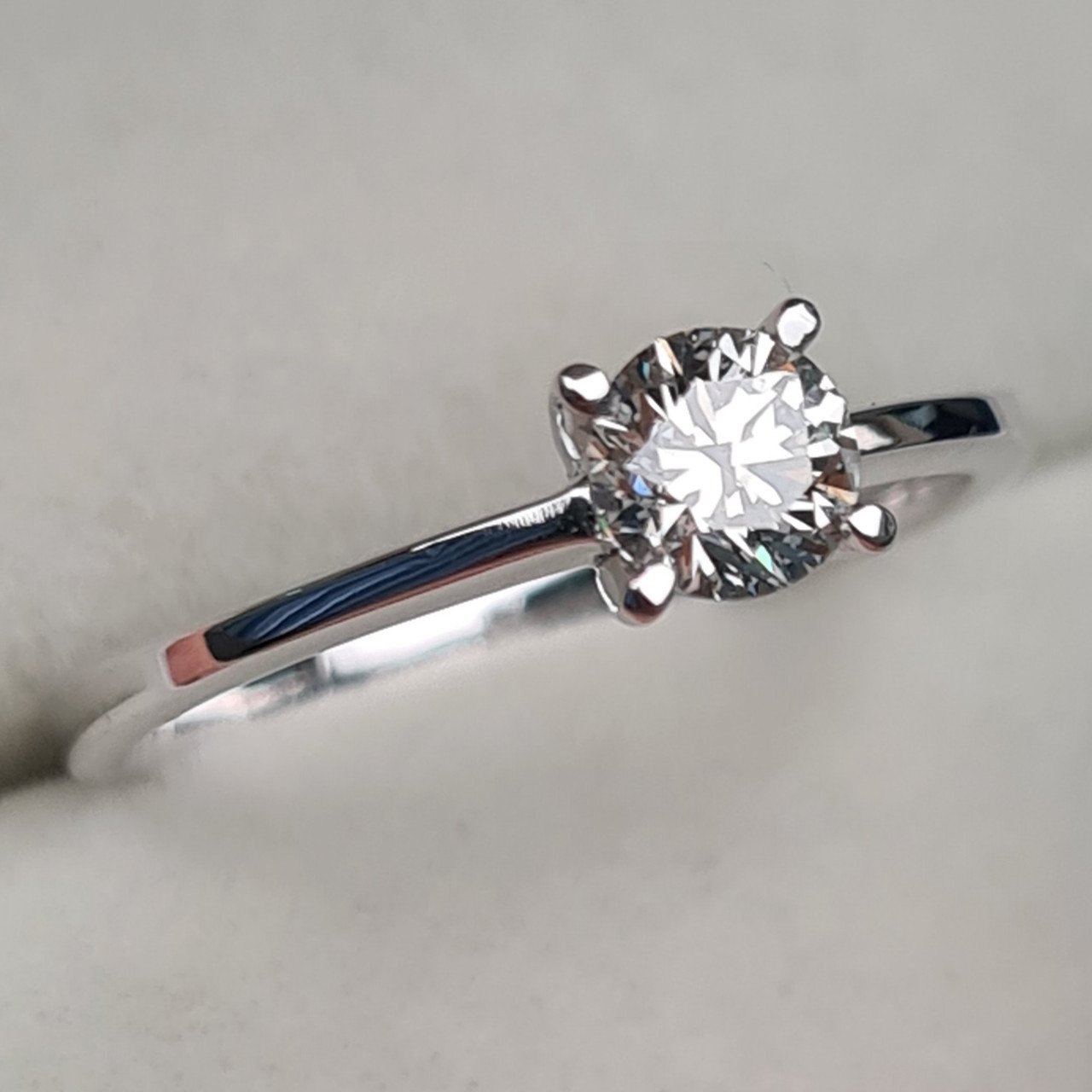 Кольцо Deimantas 97341007 16,5р 1,85гр 0,42ct. купить,NaN