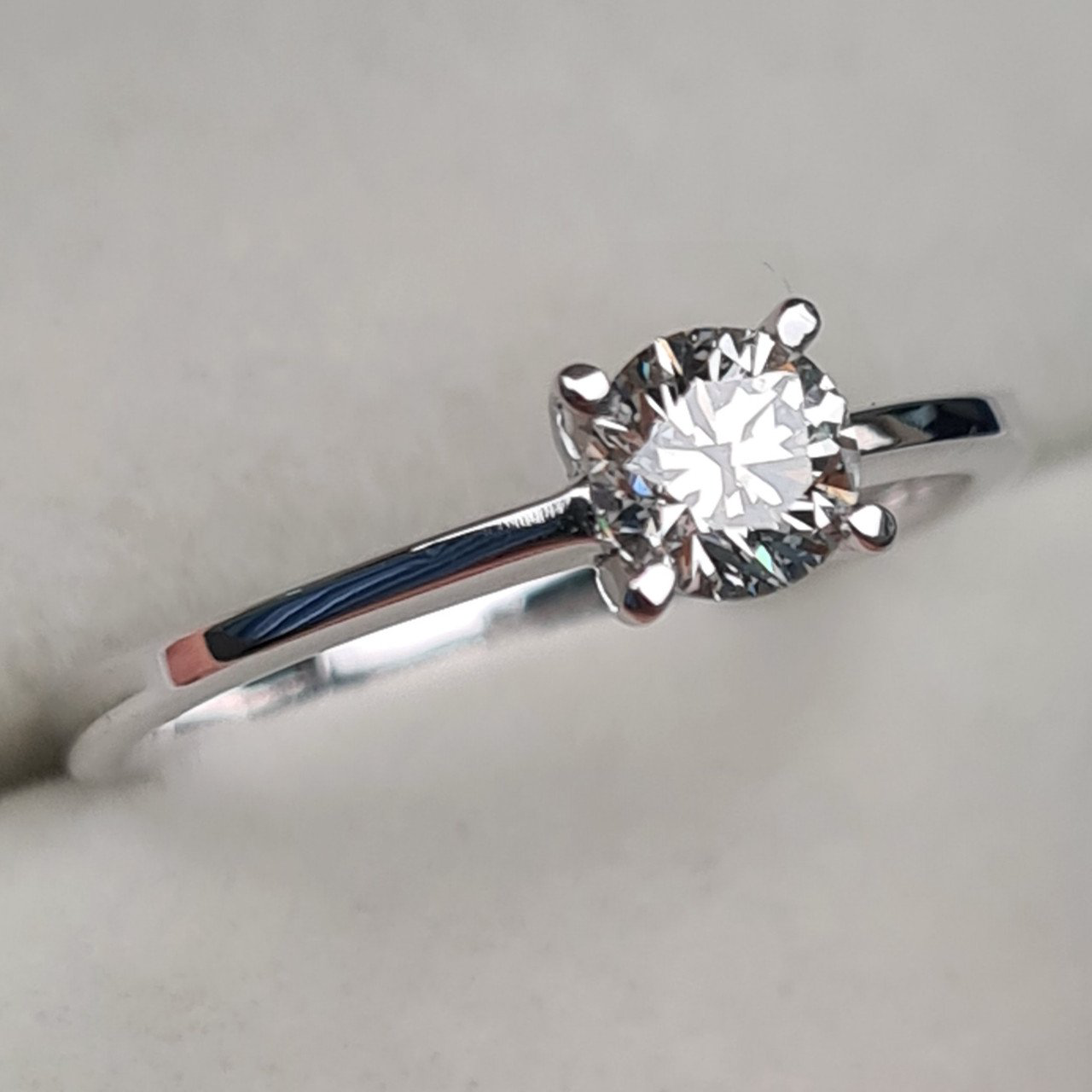 Кольцо Deimantas 97341007 16,5р 1,85гр 0,42ct. купить,NaN